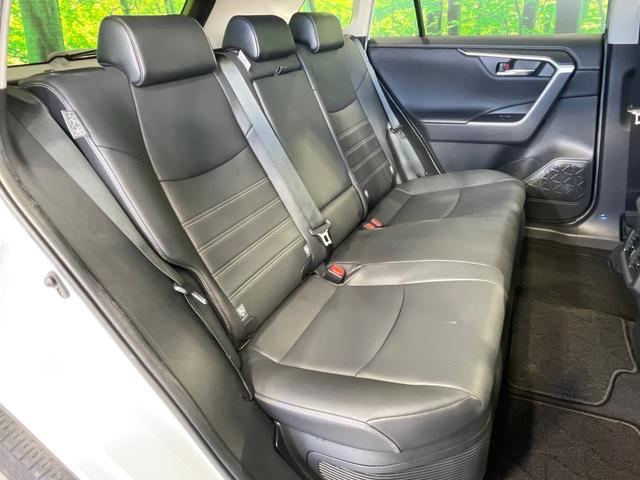 ＲＡＶ４ ハイブリッドＧ　４ＷＤ　禁煙車　サンルーフ　ルーフレール　ディスプレイオーディオ　全周囲カメラ　ＢＳＭ　衝突軽減　レーダークルーズ　合皮レザー　パワーシート　シートメモリー　シートヒーター　ステアリングヒーター（9枚目）