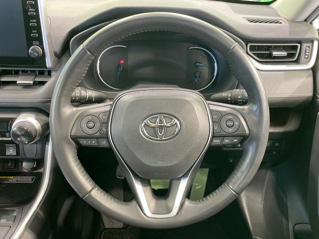 ＲＡＶ４ ハイブリッドＧ　４ＷＤ　禁煙車　サンルーフ　ルーフレール　ディスプレイオーディオ　全周囲カメラ　ＢＳＭ　衝突軽減　レーダークルーズ　合皮レザー　パワーシート　シートメモリー　シートヒーター　ステアリングヒーター（11枚目）