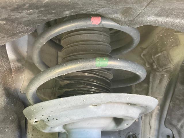 ＲＡＶ４ ハイブリッドＧ　４ＷＤ　禁煙車　サンルーフ　ルーフレール　ディスプレイオーディオ　全周囲カメラ　ＢＳＭ　衝突軽減　レーダークルーズ　合皮レザー　パワーシート　シートメモリー　シートヒーター　ステアリングヒーター（20枚目）