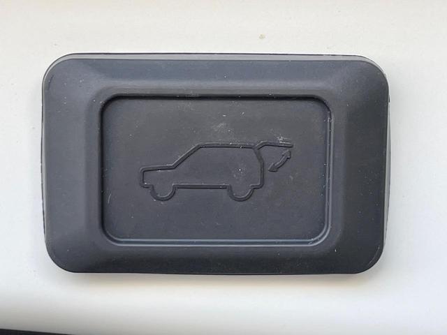 ＲＡＶ４ ハイブリッドＧ　４ＷＤ　禁煙車　サンルーフ　ルーフレール　ディスプレイオーディオ　全周囲カメラ　ＢＳＭ　衝突軽減　レーダークルーズ　合皮レザー　パワーシート　シートメモリー　シートヒーター　ステアリングヒーター（29枚目）