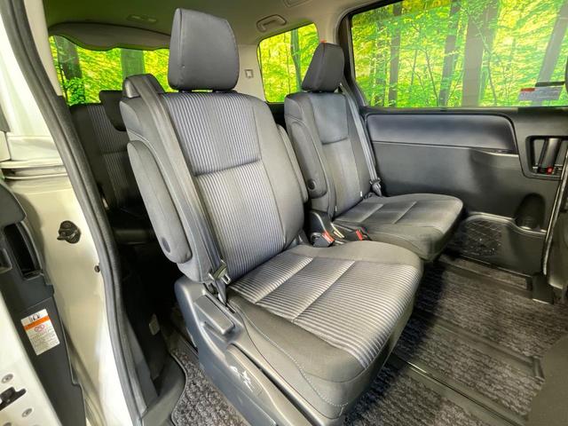 ヴォクシー ハイブリッドＺＳ　煌ＩＩ　禁煙車　純正１０型ナビ　フリップダウンモニター　セーフティセンス　両側電動ドア　ＬＥＤヘッド　バックカメラ　ＥＴＣ　純正１６インチアルミ　スマートキー　ワンオーナー（12枚目）