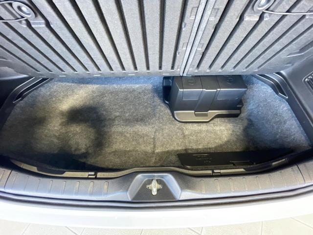 ヴォクシー ハイブリッドＺＳ　煌ＩＩ　禁煙車　純正１０型ナビ　フリップダウンモニター　セーフティセンス　両側電動ドア　ＬＥＤヘッド　バックカメラ　ＥＴＣ　純正１６インチアルミ　スマートキー　ワンオーナー（28枚目）