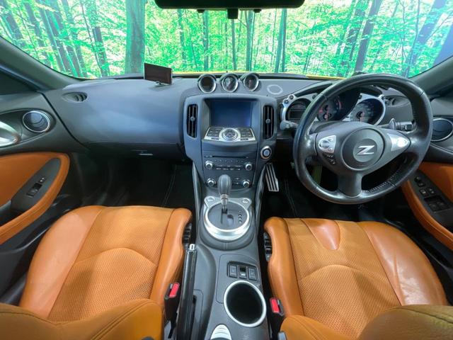 フェアレディＺ バージョンＴ　禁煙車　メーカーナビ　ＢＯＳＥ　オレンジ革シート　パワーシート　シートヒーター　クリアランスソナー　ＨＩＤヘッド　バックカメラ　ＥＴＣ　純正１８インチアルミ　スマートキー　オートエアコン　オートライト（2枚目）