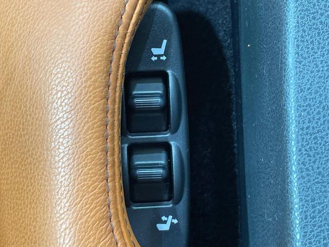 フェアレディＺ バージョンＴ　禁煙車　メーカーナビ　ＢＯＳＥ　オレンジ革シート　パワーシート　シートヒーター　クリアランスソナー　ＨＩＤヘッド　バックカメラ　ＥＴＣ　純正１８インチアルミ　スマートキー　オートエアコン　オートライト（5枚目）