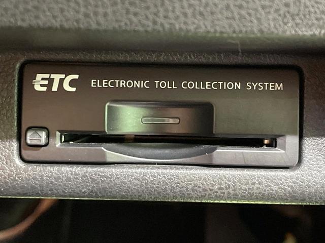 フェアレディＺ バージョンＴ　禁煙車　メーカーナビ　ＢＯＳＥ　オレンジ革シート　パワーシート　シートヒーター　クリアランスソナー　ＨＩＤヘッド　バックカメラ　ＥＴＣ　純正１８インチアルミ　スマートキー　オートエアコン　オートライト（9枚目）