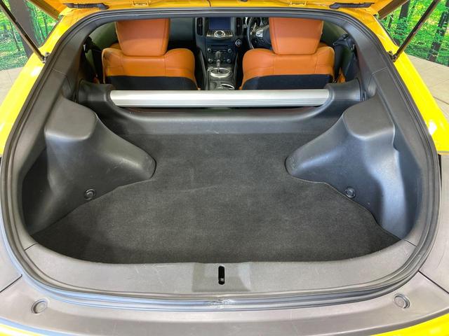 フェアレディＺ バージョンＴ　禁煙車　メーカーナビ　ＢＯＳＥ　オレンジ革シート　パワーシート　シートヒーター　クリアランスソナー　ＨＩＤヘッド　バックカメラ　ＥＴＣ　純正１８インチアルミ　スマートキー　オートエアコン　オートライト（13枚目）