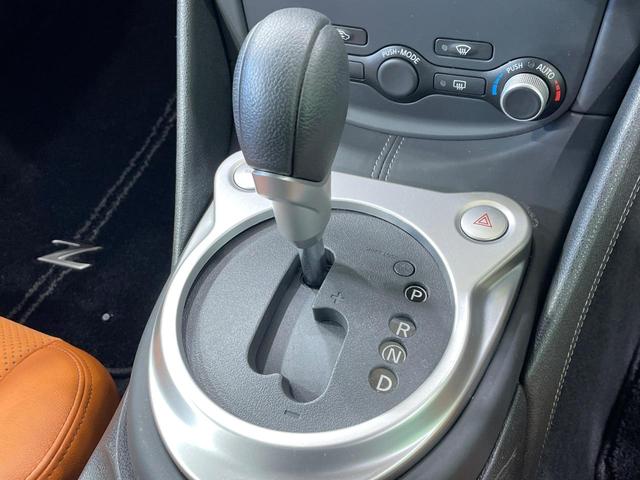 フェアレディＺ バージョンＴ　禁煙車　メーカーナビ　ＢＯＳＥ　オレンジ革シート　パワーシート　シートヒーター　クリアランスソナー　ＨＩＤヘッド　バックカメラ　ＥＴＣ　純正１８インチアルミ　スマートキー　オートエアコン　オートライト（38枚目）