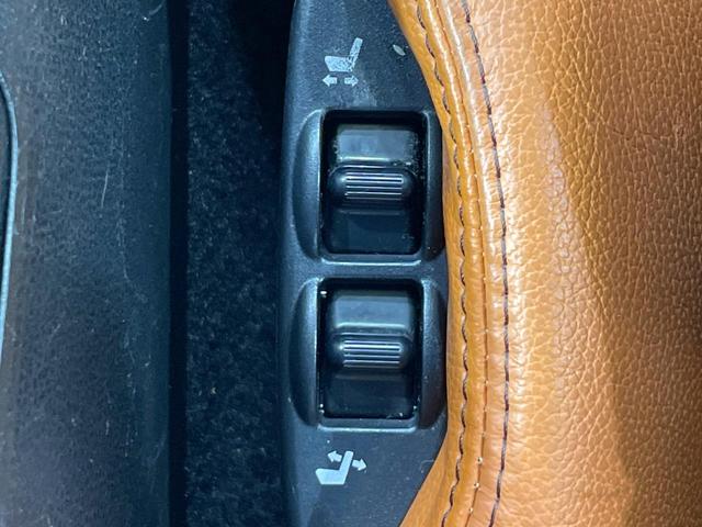 フェアレディＺ バージョンＴ　禁煙車　メーカーナビ　ＢＯＳＥ　オレンジ革シート　パワーシート　シートヒーター　クリアランスソナー　ＨＩＤヘッド　バックカメラ　ＥＴＣ　純正１８インチアルミ　スマートキー　オートエアコン　オートライト（48枚目）