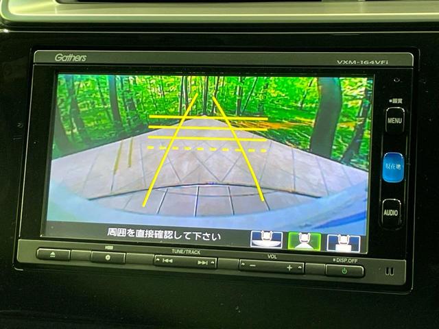 フィットハイブリッド Lパッケージ 禁煙車 純正SDナビ シティブレーキアクティブシステム クルーズコントロール ハーフレザー LEDヘッド バックカメラ ETC オートエアコン スマートキー オートライト(4枚目)