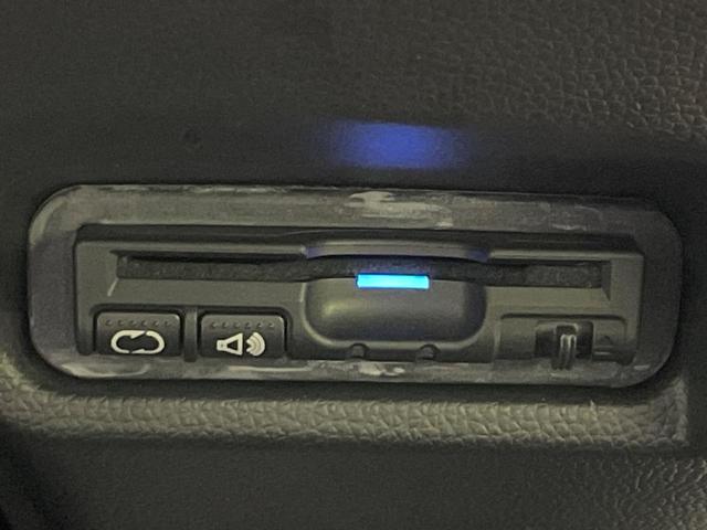 フィットハイブリッド Lパッケージ 禁煙車 純正SDナビ シティブレーキアクティブシステム クルーズコントロール ハーフレザー LEDヘッド バックカメラ ETC オートエアコン スマートキー オートライト(6枚目)