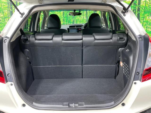 フィットハイブリッド Lパッケージ 禁煙車 純正SDナビ シティブレーキアクティブシステム クルーズコントロール ハーフレザー LEDヘッド バックカメラ ETC オートエアコン スマートキー オートライト(11枚目)