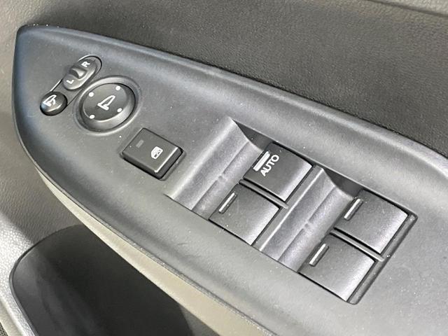 フィットハイブリッド Lパッケージ 禁煙車 純正SDナビ シティブレーキアクティブシステム クルーズコントロール ハーフレザー LEDヘッド バックカメラ ETC オートエアコン スマートキー オートライト(27枚目)