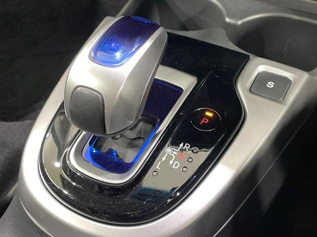 フィットハイブリッド Lパッケージ 禁煙車 純正SDナビ シティブレーキアクティブシステム クルーズコントロール ハーフレザー LEDヘッド バックカメラ ETC オートエアコン スマートキー オートライト(50枚目)