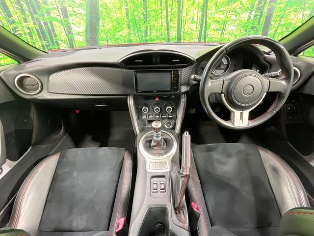 ８６ ＧＴリミテッド　禁煙車　ＳＤナビ　６速マニュアル車　クルーズコントロール　ハーフレザー　シートヒーター　ＨＩＤヘッド　バックカメラ　ＥＴＣ　純正１７インチアルミ　スマートキー　オートエアコン（2枚目）