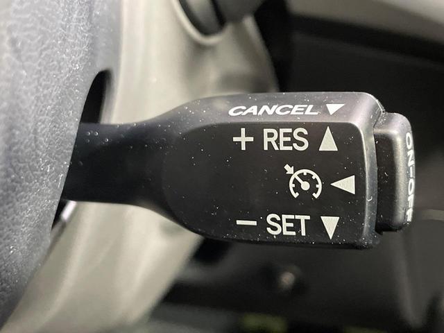 ８６ ＧＴリミテッド　禁煙車　ＳＤナビ　６速マニュアル車　クルーズコントロール　ハーフレザー　シートヒーター　ＨＩＤヘッド　バックカメラ　ＥＴＣ　純正１７インチアルミ　スマートキー　オートエアコン（6枚目）