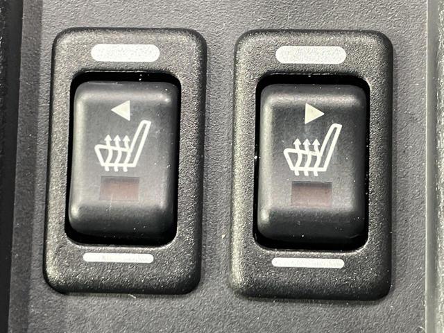 ８６ ＧＴリミテッド　禁煙車　ＳＤナビ　６速マニュアル車　クルーズコントロール　ハーフレザー　シートヒーター　ＨＩＤヘッド　バックカメラ　ＥＴＣ　純正１７インチアルミ　スマートキー　オートエアコン（7枚目）