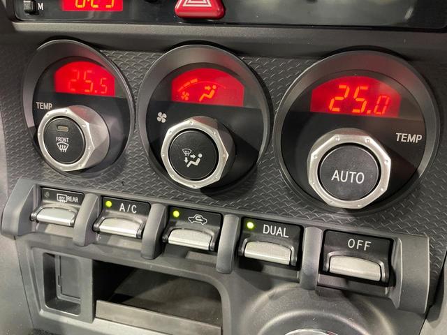 ８６ ＧＴリミテッド　禁煙車　ＳＤナビ　６速マニュアル車　クルーズコントロール　ハーフレザー　シートヒーター　ＨＩＤヘッド　バックカメラ　ＥＴＣ　純正１７インチアルミ　スマートキー　オートエアコン（9枚目）