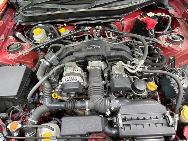 ８６ ＧＴリミテッド　禁煙車　ＳＤナビ　６速マニュアル車　クルーズコントロール　ハーフレザー　シートヒーター　ＨＩＤヘッド　バックカメラ　ＥＴＣ　純正１７インチアルミ　スマートキー　オートエアコン（18枚目）