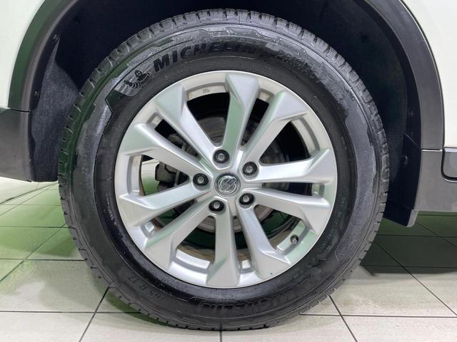 エクストレイル ２０Ｘ　ハイブリッド　エマージェンシーブレーキＰ　４ＷＤ　純正ＳＤナビ　バックカメラ　衝突被害軽減システム　禁煙車　電動リアゲート　ハーフレザーシート　ドラレコ　スマートキー　ＬＥＤヘッド　ビルトインＥＴＣ　純正１７インチアルミ　オートライト（42枚目）