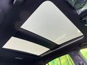 【大型サンルーフ】車内の解放感が一気に上がる大型のパノラマルーフ!季節を問わず開放的で快適なドライブをお楽しみいただけます。流通量も少なく希少価値の高い人気の装備です♪
