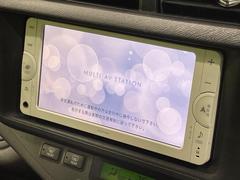 【純正ナビ】人気の純正ナビを装備しております。ナビの使いやすさはもちろん、オーディオ機能も充実！キャンプや旅行はもちろん、通勤や買い物など普段のドライブも楽しくなるはず♪ 3