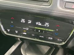 【左右独立型フルオートエアコン】運転席と助手席でそれぞれお好みの温度に設定可能。同乗者にも配慮した、快適な空調をお届け致します。 7