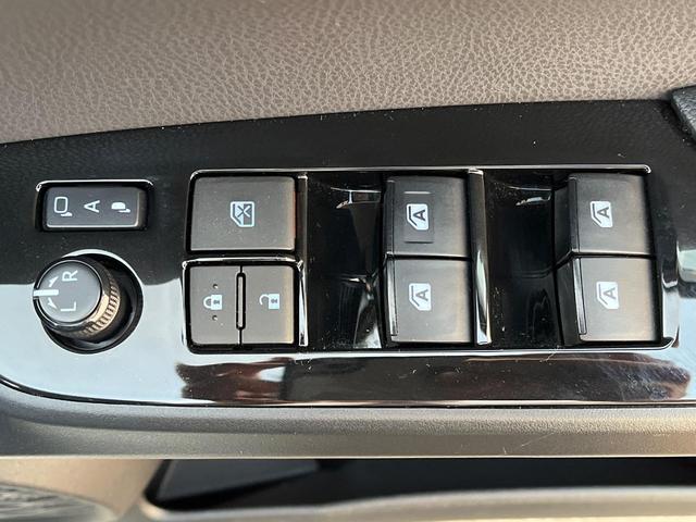 プリウス Aプレミアム ツーリングセレクション 純正ナビ バックカメラ 衝突被害軽減システム 100V電源 レーダークルーズ 禁煙車 レザーシート パワーシート コーナーセンサー スマートキー LEDヘッド ビルトインETC オートハイビーム(7枚目)