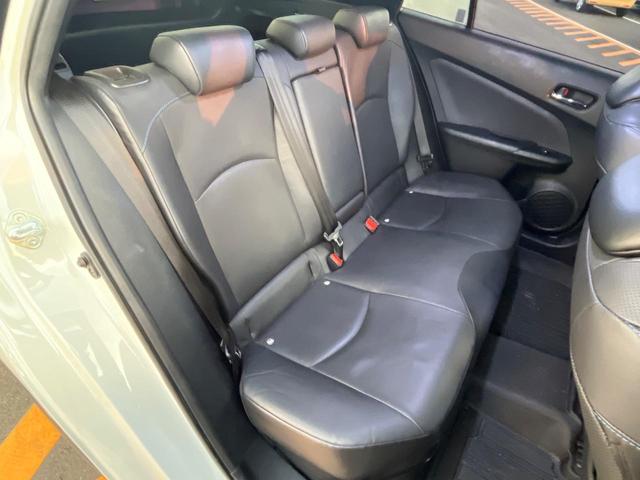 プリウス Aプレミアム ツーリングセレクション 純正ナビ バックカメラ 衝突被害軽減システム 100V電源 レーダークルーズ 禁煙車 レザーシート パワーシート コーナーセンサー スマートキー LEDヘッド ビルトインETC オートハイビーム(10枚目)