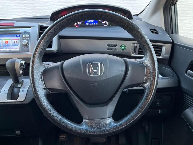 フリード GH メモリーナビ 電動スライドドア バックカメラ 禁煙車 HIDヘッド ETC オートライト オートエアコン 純正15インチアルミ CD DVD再生 地デジ(8枚目)