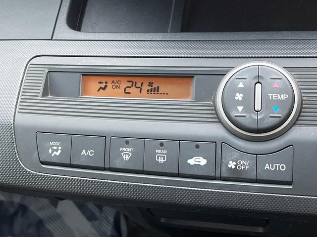 フリード GH メモリーナビ 電動スライドドア バックカメラ 禁煙車 HIDヘッド ETC オートライト オートエアコン 純正15インチアルミ CD DVD再生 地デジ(25枚目)