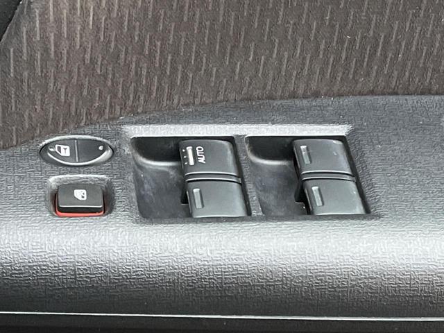 フリード GH メモリーナビ 電動スライドドア バックカメラ 禁煙車 HIDヘッド ETC オートライト オートエアコン 純正15インチアルミ CD DVD再生 地デジ(30枚目)