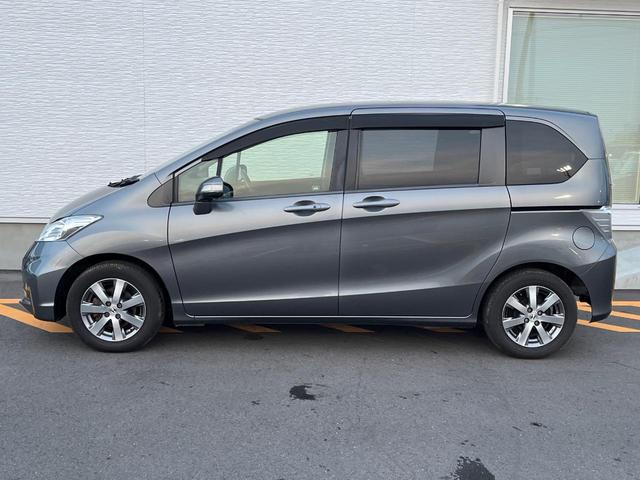 フリード GH メモリーナビ 電動スライドドア バックカメラ 禁煙車 HIDヘッド ETC オートライト オートエアコン 純正15インチアルミ CD DVD再生 地デジ(40枚目)