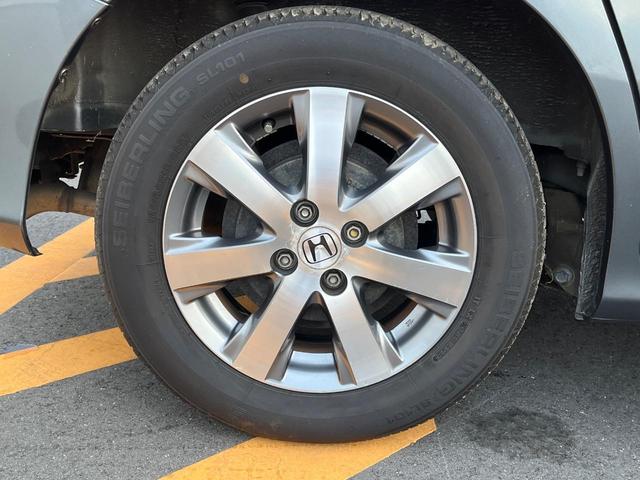 フリード GH メモリーナビ 電動スライドドア バックカメラ 禁煙車 HIDヘッド ETC オートライト オートエアコン 純正15インチアルミ CD DVD再生 地デジ(41枚目)