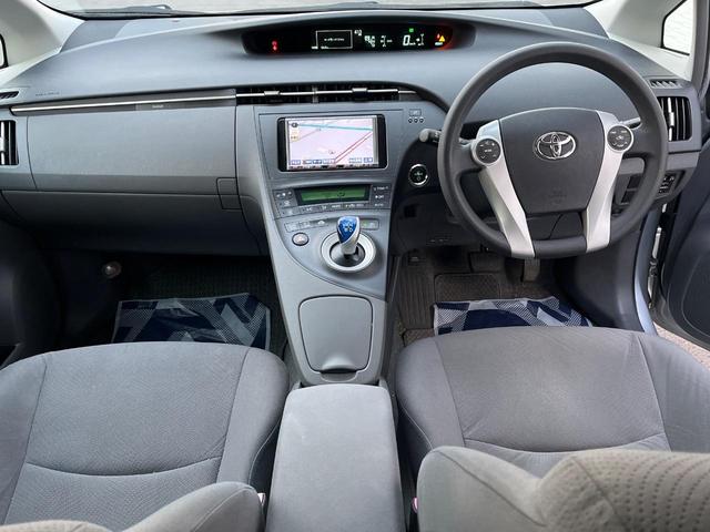 プリウス Ｓ　純正ナビ　バックカメラ　ドラレコ　スマートキー　ビルトインＥＴＣ　純正１５インチアルミ　オートライト　オートエアコン　ＣＤ　地デジ（2枚目）