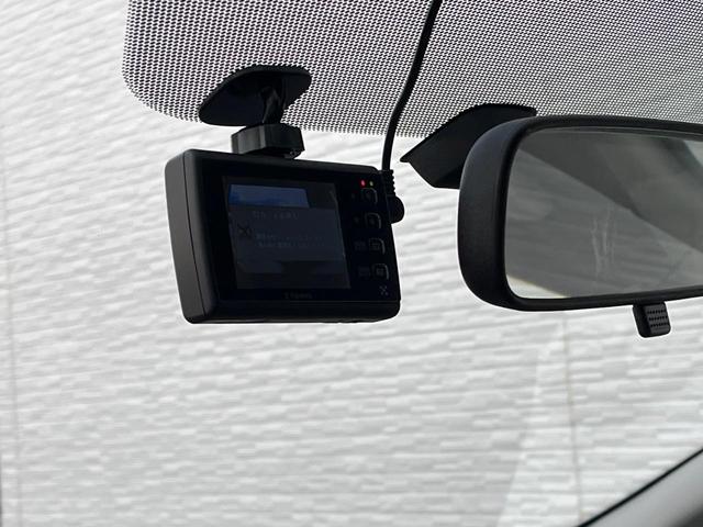 プリウス Ｓ　純正ナビ　バックカメラ　ドラレコ　スマートキー　ビルトインＥＴＣ　純正１５インチアルミ　オートライト　オートエアコン　ＣＤ　地デジ（5枚目）