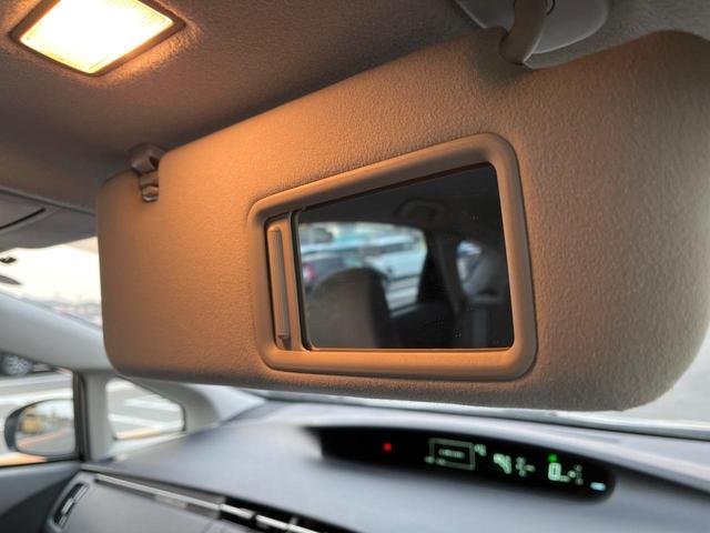 プリウス Ｓ　純正ナビ　バックカメラ　ドラレコ　スマートキー　ビルトインＥＴＣ　純正１５インチアルミ　オートライト　オートエアコン　ＣＤ　地デジ（34枚目）