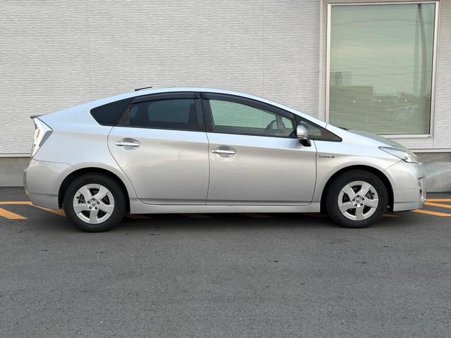 プリウス Ｓ　純正ナビ　バックカメラ　ドラレコ　スマートキー　ビルトインＥＴＣ　純正１５インチアルミ　オートライト　オートエアコン　ＣＤ　地デジ（47枚目）