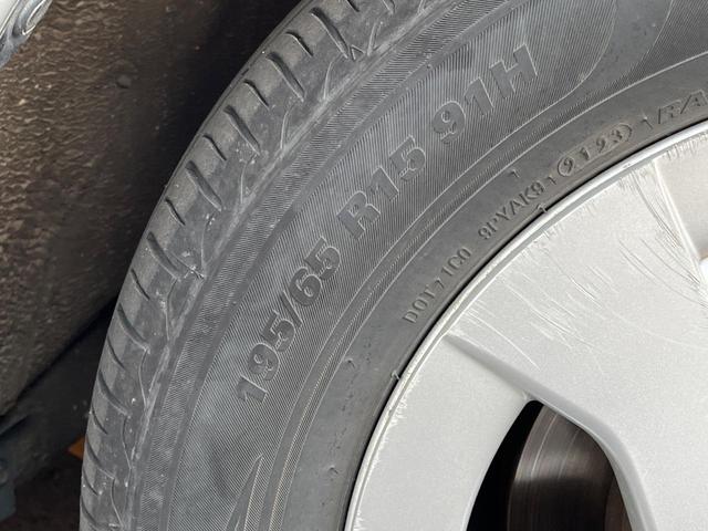 プリウス Ｓ　純正ナビ　バックカメラ　ドラレコ　スマートキー　ビルトインＥＴＣ　純正１５インチアルミ　オートライト　オートエアコン　ＣＤ　地デジ（54枚目）