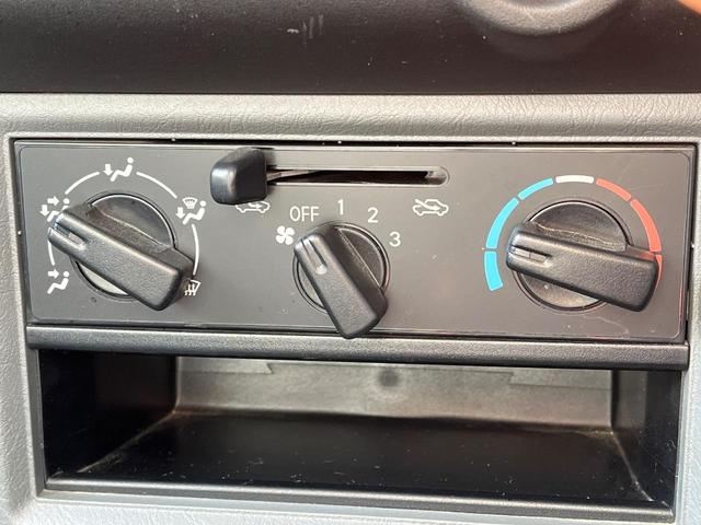 ミニキャブトラック Ｖタイプ　禁煙車　ヘッドライトレベライザー　ドアバイザー　純正オーディオ（4枚目）