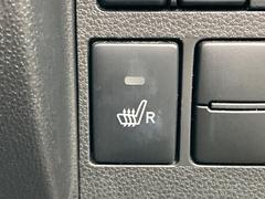 【シートヒーター】寒い日に重宝するシートヒーター！エアコンより早く温まってくれるので寒がりの人も安心ですね♪エアコンの温風は乾燥するから苦手、という方にもをおすすめです。 6