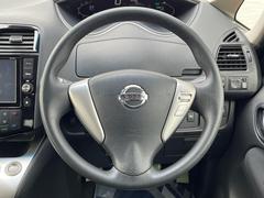 インパネシフトならハンドルからの移動距離が短く操作もスムーズ！また、足元が広くなりすっきりしますので、大柄な方でも快適にお過ごしいただけます。 7