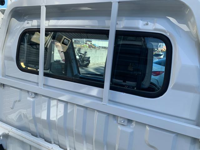 キャリイトラック KCエアコン・パワステ トラック660KCエアコン・パワステ3方開 4WD5速MT 荷台マット ゲ-トプロテクタ- 鳥居付 ヘッドライトレベライザ- フロアマット AM/FMラジオ ルームクリーニング済車検整備付き(7枚目)