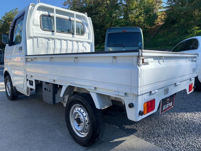 キャリイトラック KCエアコン・パワステ トラック660KCエアコン・パワステ3方開 4WD5速MT 荷台マット ゲ-トプロテクタ- 鳥居付 ヘッドライトレベライザ- フロアマット AM/FMラジオ ルームクリーニング済車検整備付き(15枚目)