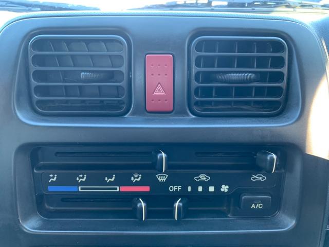 キャリイトラック KCエアコン・パワステ トラック660KCエアコン・パワステ3方開 4WD5速MT 荷台マット ゲ-トプロテクタ- 鳥居付 ヘッドライトレベライザ- フロアマット AM/FMラジオ ルームクリーニング済車検整備付き(18枚目)