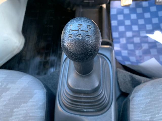 キャリイトラック KCエアコン・パワステ トラック660KCエアコン・パワステ3方開 4WD5速MT 荷台マット ゲ-トプロテクタ- 鳥居付 ヘッドライトレベライザ- フロアマット AM/FMラジオ ルームクリーニング済車検整備付き(30枚目)