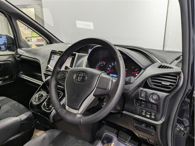 ヴォクシー ＺＳ　煌ＩＩＩ　フルセグ　メモリーナビ　ＤＶＤ再生　ミュージックプレイヤー接続可　後席モニター　バックカメラ　衝突被害軽減システム　ＥＴＣ　両側電動スライド　ＬＥＤヘッドランプ　乗車定員７人　３列シート　ワンオーナー（4枚目）