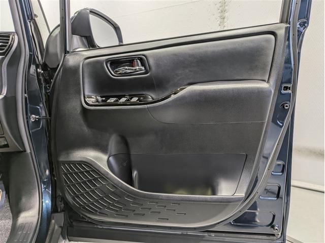 ヴォクシー ＺＳ　煌ＩＩＩ　フルセグ　メモリーナビ　ＤＶＤ再生　ミュージックプレイヤー接続可　後席モニター　バックカメラ　衝突被害軽減システム　ＥＴＣ　両側電動スライド　ＬＥＤヘッドランプ　乗車定員７人　３列シート　ワンオーナー（9枚目）