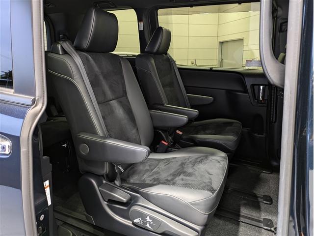 ヴォクシー ＺＳ　煌ＩＩＩ　フルセグ　メモリーナビ　ＤＶＤ再生　ミュージックプレイヤー接続可　後席モニター　バックカメラ　衝突被害軽減システム　ＥＴＣ　両側電動スライド　ＬＥＤヘッドランプ　乗車定員７人　３列シート　ワンオーナー（12枚目）