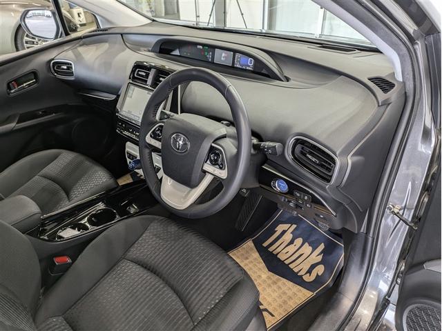 プリウス Ａ　フルセグ　メモリーナビ　ＤＶＤ再生　バックカメラ　衝突被害軽減システム　ＥＴＣ　ドラレコ　ＬＥＤヘッドランプ　ワンオーナー　記録簿　アイドリングストップ（4枚目）