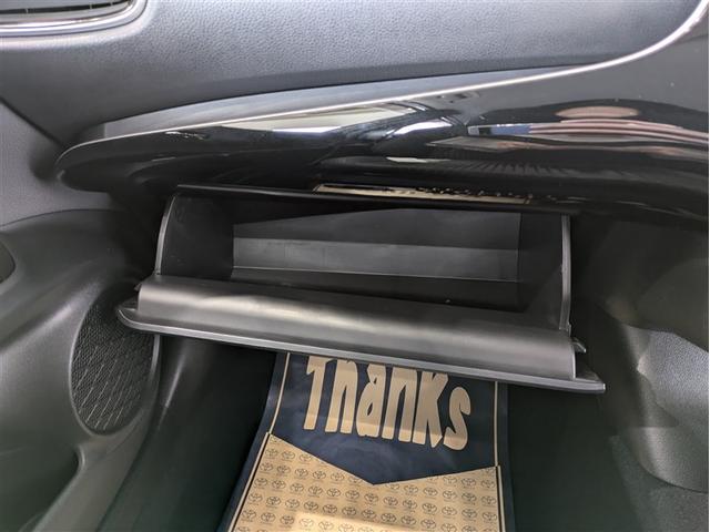 プリウス Ａ　フルセグ　メモリーナビ　ＤＶＤ再生　バックカメラ　衝突被害軽減システム　ＥＴＣ　ドラレコ　ＬＥＤヘッドランプ　ワンオーナー　記録簿　アイドリングストップ（9枚目）